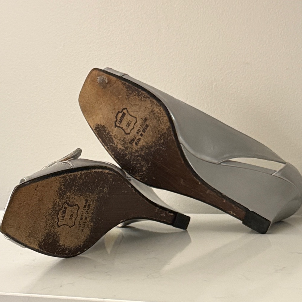 Elegant Silver Stuart Weitzman Wedge Peep-Toe Genuine Leather Shoes 7.5 $269 - Picture 10 of 12